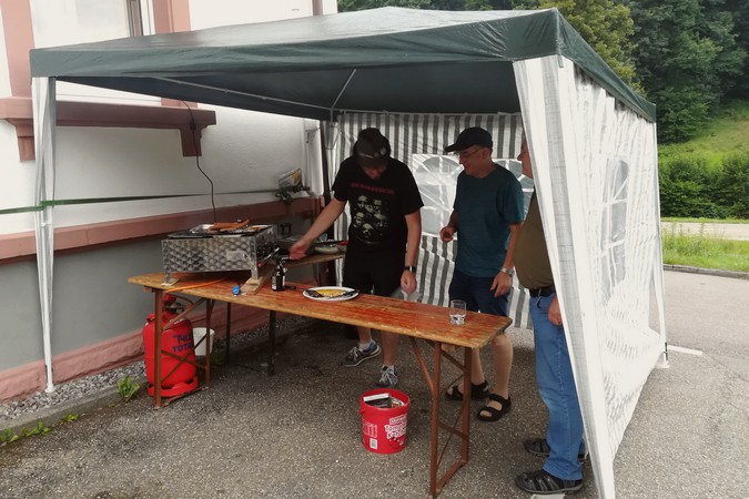 Der Grill ist aufgebaut